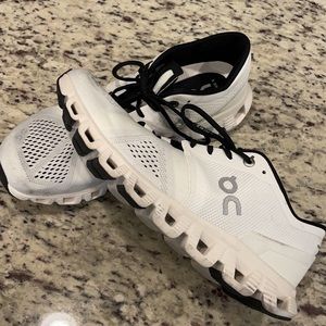 On Cloud (OC) women’s running sneaker